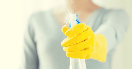 Les secrets toxiques des produits ménagers en pulvérisateur : Pourquoi opter pour le solide ? - Simplethings