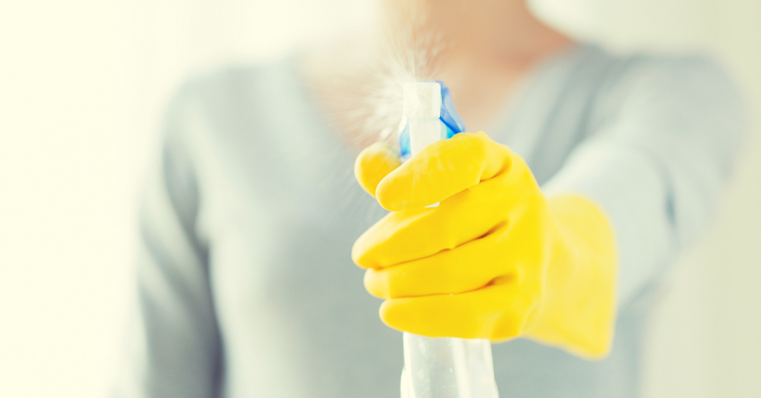 Les secrets toxiques des produits ménagers en pulvérisateur : Pourquoi opter pour le solide ?